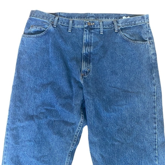 Wrangler Men’s Relaxed Fit Medium to Dark Wash Jeans Size 44x34 - Picture 3 of 8